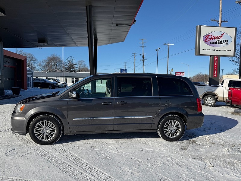 2015 Chrysler Town & Country Touring-L