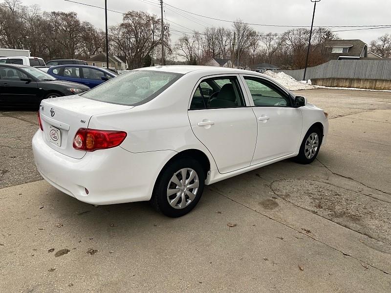 Toyota Corolla LE 4-Speed AT 2010