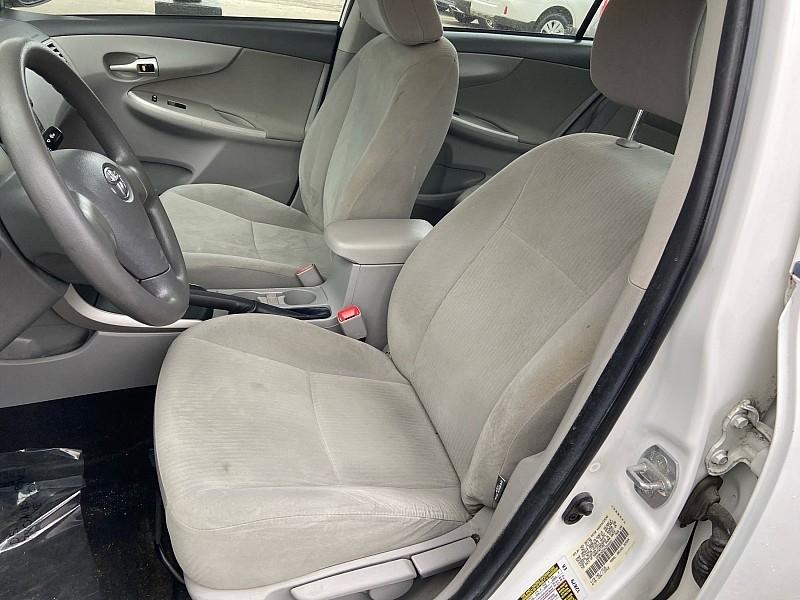 Toyota Corolla LE 4-Speed AT 2010