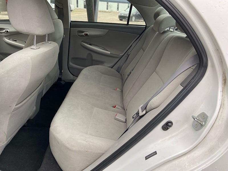 Toyota Corolla LE 4-Speed AT 2010