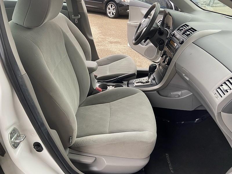 Toyota Corolla LE 4-Speed AT 2010