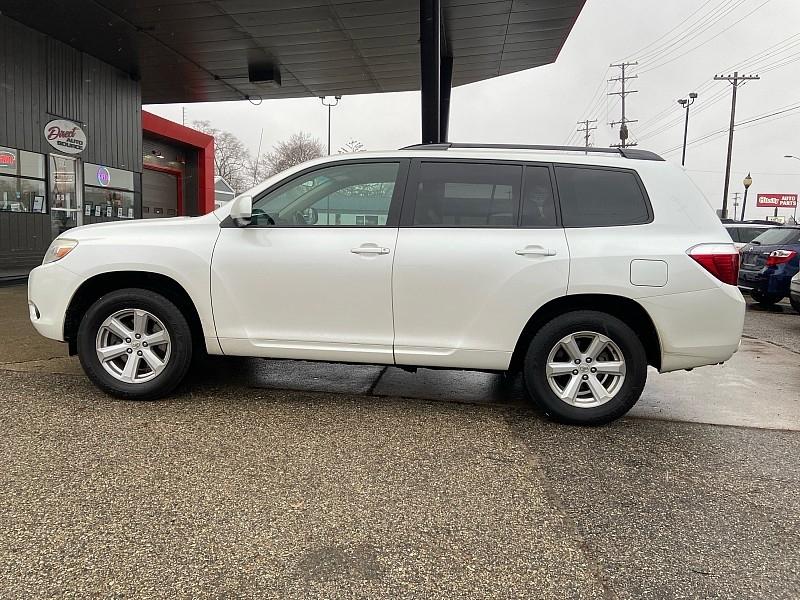 Toyota Highlander Base 4WD 2010
