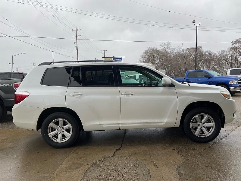 Toyota Highlander Base 4WD 2010