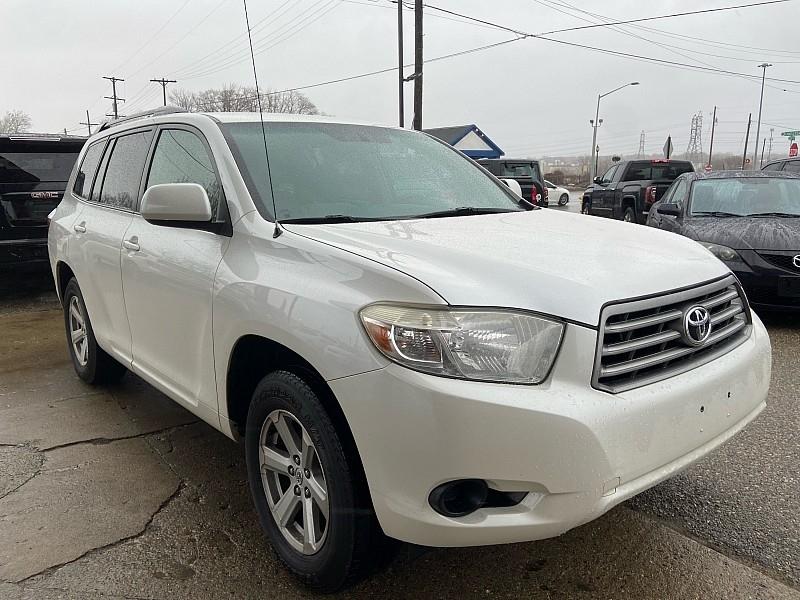 Toyota Highlander Base 4WD 2010