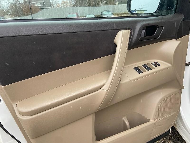 Toyota Highlander Base 4WD 2010