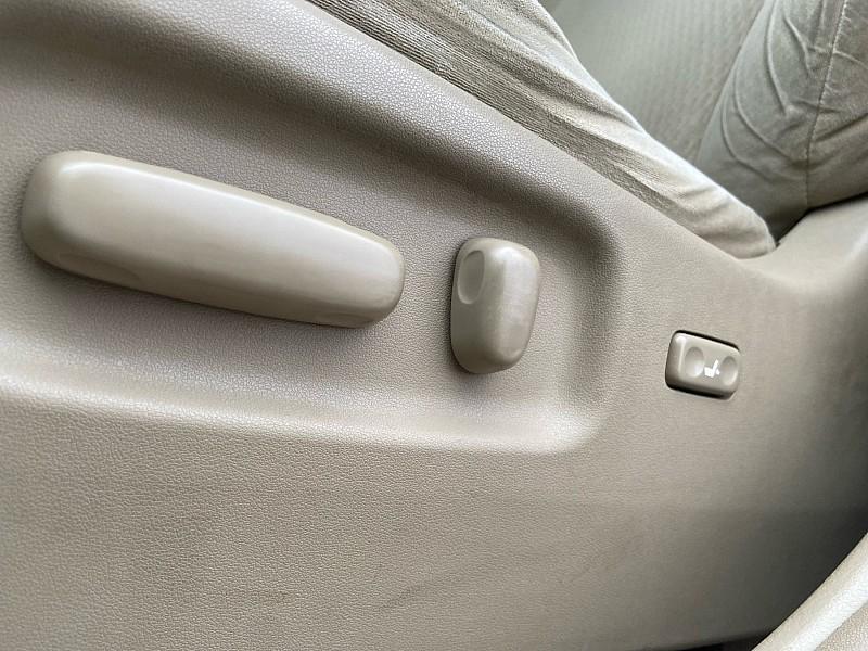 Toyota Highlander Base 4WD 2010