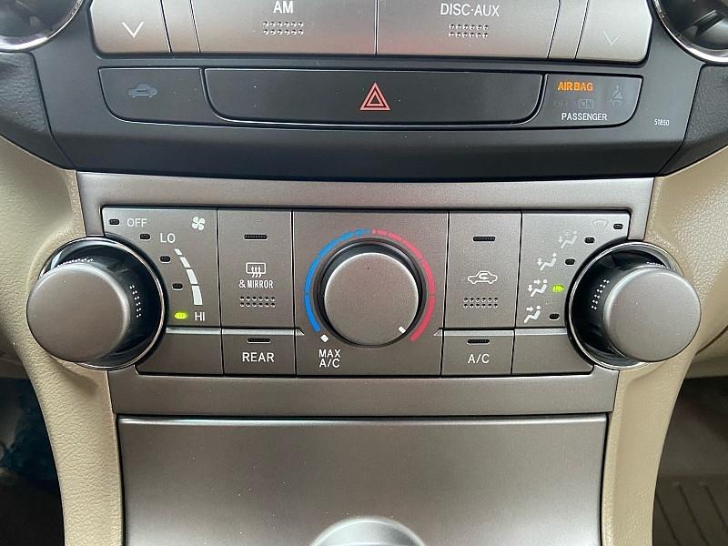 Toyota Highlander Base 4WD 2010