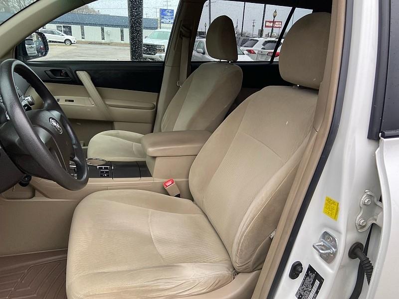 Toyota Highlander Base 4WD 2010