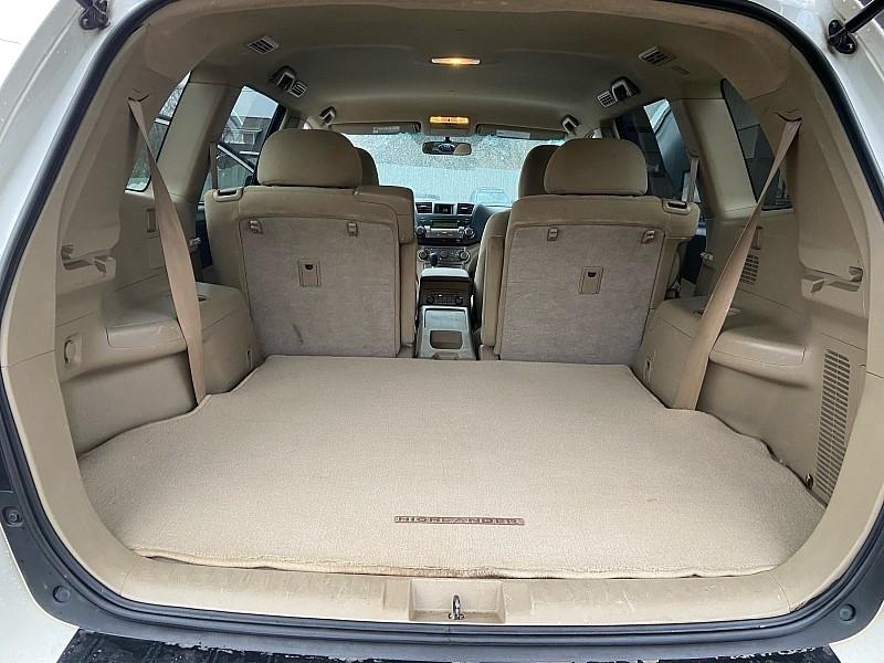 Toyota Highlander Base 4WD 2010
