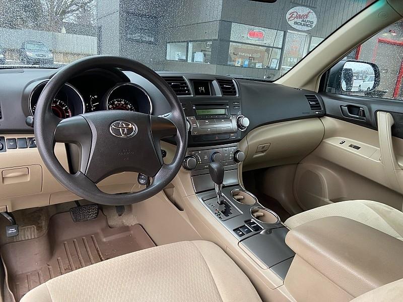 Toyota Highlander Base 4WD 2010