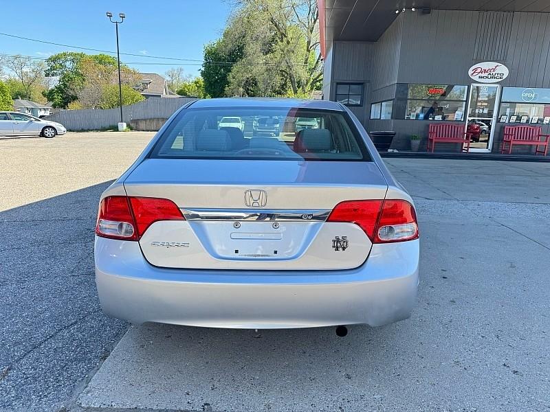 Honda Civic LX Sedan 5-Speed AT 2009