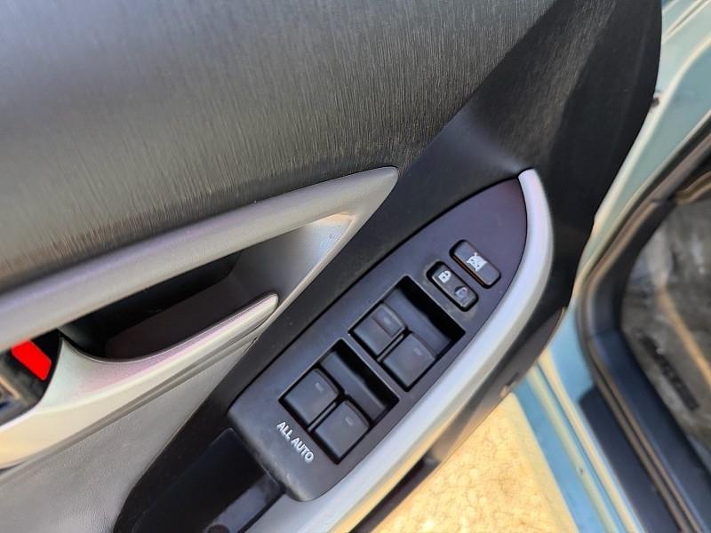 Toyota Prius Prius V 2012