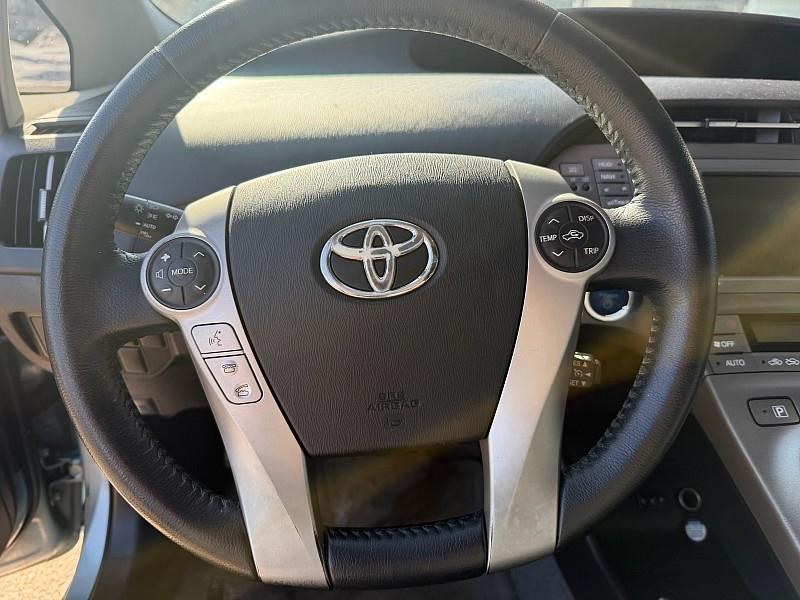 Toyota Prius Prius V 2012