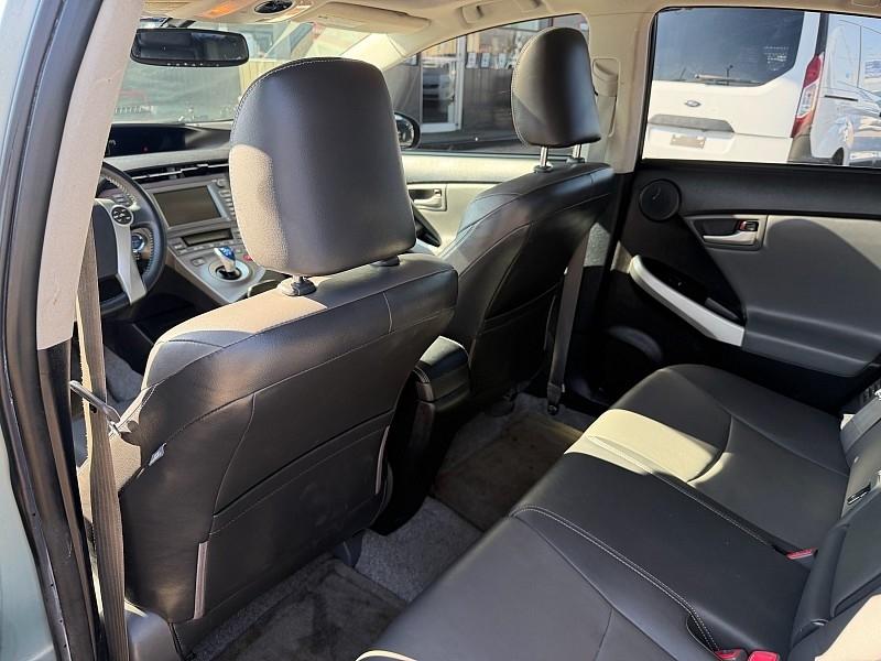 Toyota Prius Prius V 2012