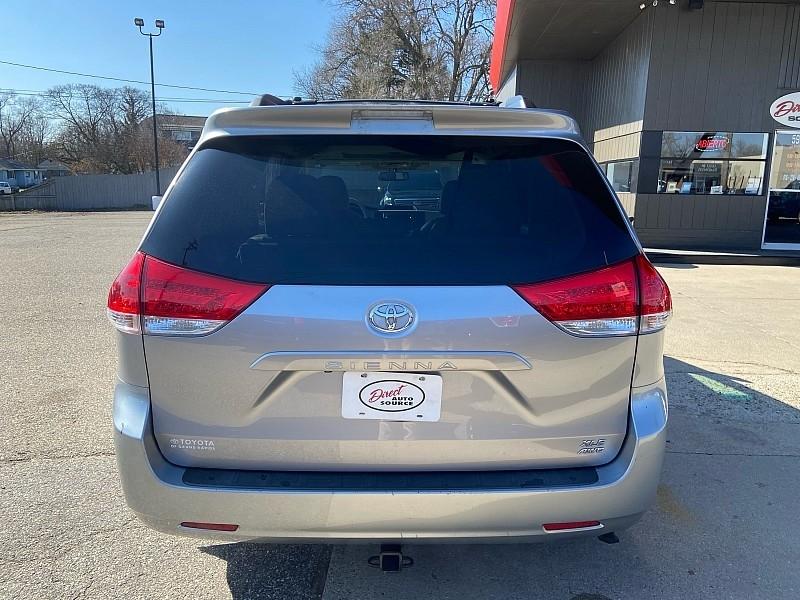 Toyota Sienna XLE AWD 7-Pass V6 2011