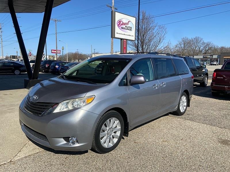 Toyota Sienna XLE AWD 7-Pass V6 2011