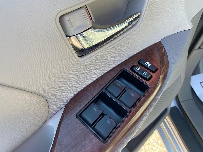 Toyota Sienna XLE AWD 7-Pass V6 2011