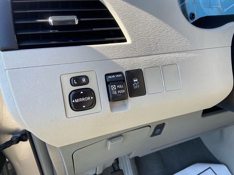 Toyota Sienna XLE AWD 7-Pass V6 2011