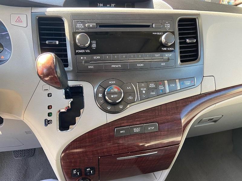 Toyota Sienna XLE AWD 7-Pass V6 2011