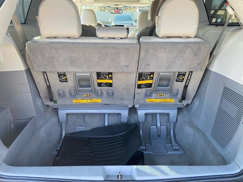 Toyota Sienna XLE AWD 7-Pass V6 2011