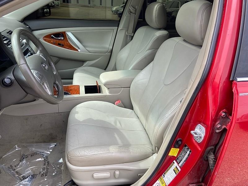 Toyota Camry LE 6-Spd AT 2011