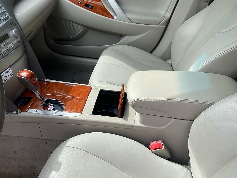 Toyota Camry LE 6-Spd AT 2011