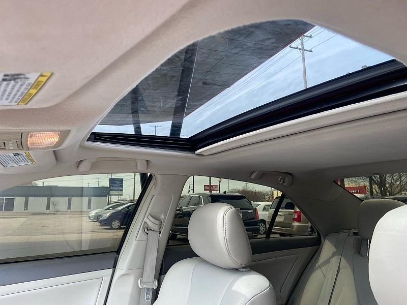 Toyota Camry LE 6-Spd AT 2011