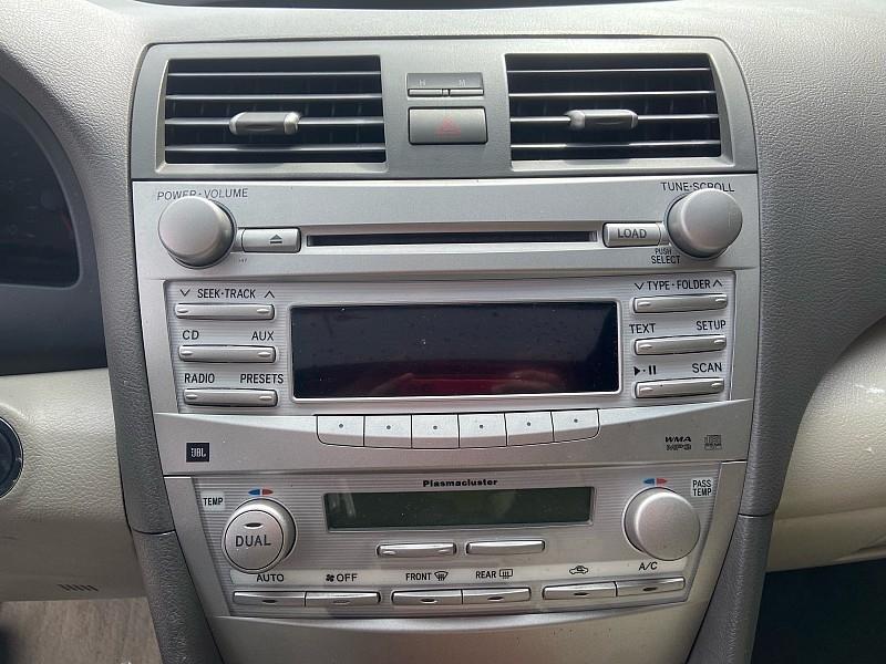 Toyota Camry LE 6-Spd AT 2011