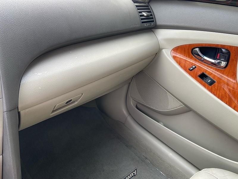 Toyota Camry LE 6-Spd AT 2011