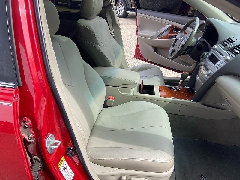 Toyota Camry LE 6-Spd AT 2011