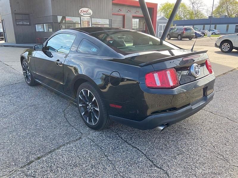 Ford Mustang V6 Coupe 2011