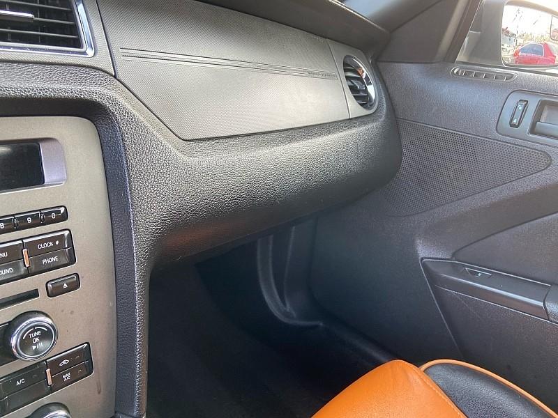 Ford Mustang V6 Coupe 2011