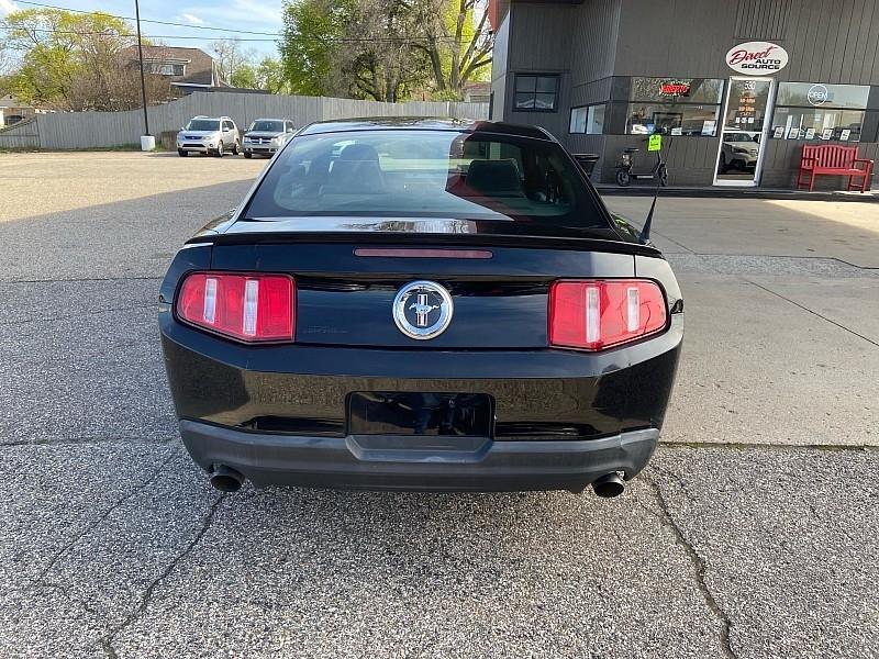 Ford Mustang V6 Coupe 2011