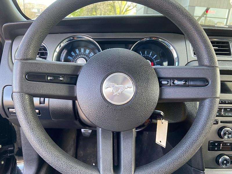 Ford Mustang V6 Coupe 2011