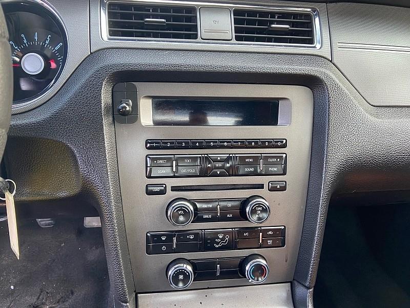 Ford Mustang V6 Coupe 2011