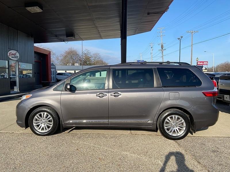 Toyota Sienna Limited Premium 7-Passenger 2017