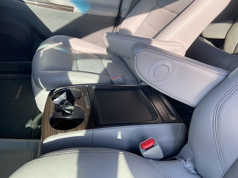 Toyota Sienna Limited Premium 7-Passenger 2017