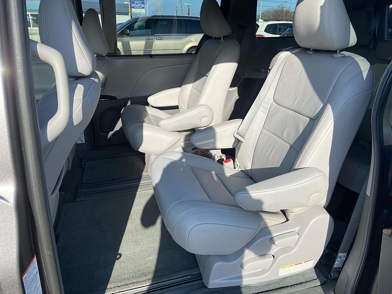 Toyota Sienna Limited Premium 7-Passenger 2017