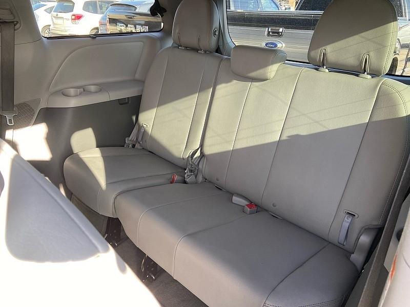 Toyota Sienna Limited Premium 7-Passenger 2017