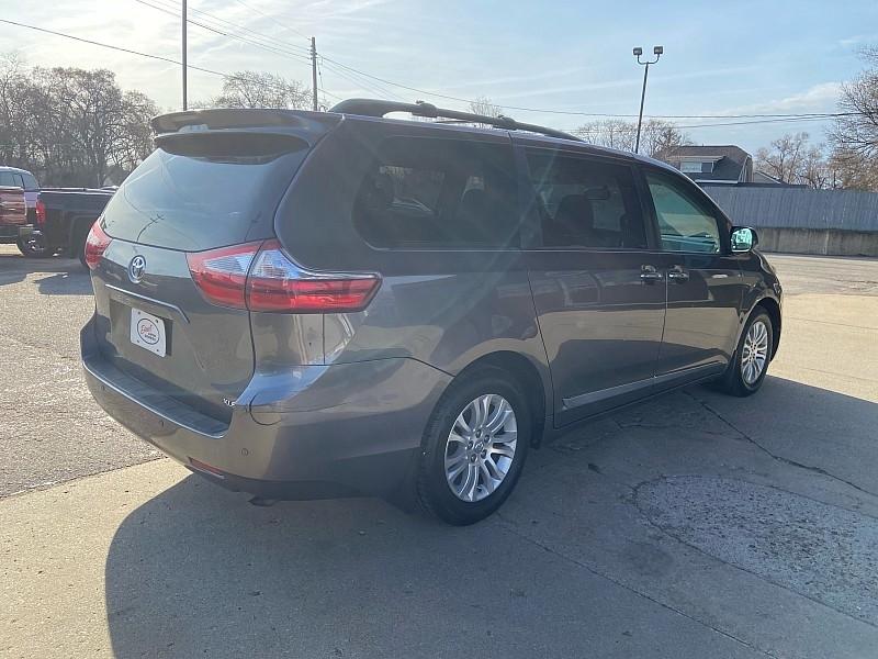 Toyota Sienna XLE FWD 8-Passenger V6 2017