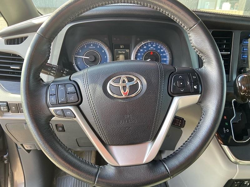 Toyota Sienna XLE FWD 8-Passenger V6 2017