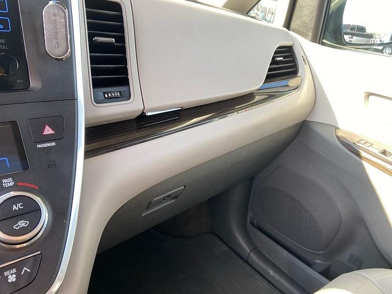 Toyota Sienna XLE FWD 8-Passenger V6 2017