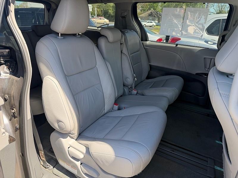 Toyota Sienna XLE FWD 8-Passenger V6 2017
