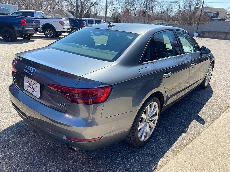 Audi A4 2.0T Premium quattro Sedan 2017