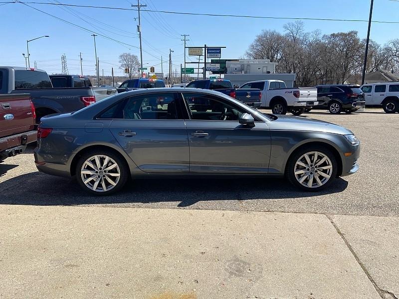 Audi A4 2.0T Premium quattro Sedan 2017