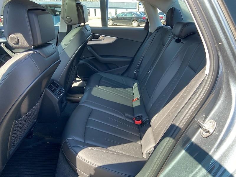 Audi A4 2.0T Premium quattro Sedan 2017