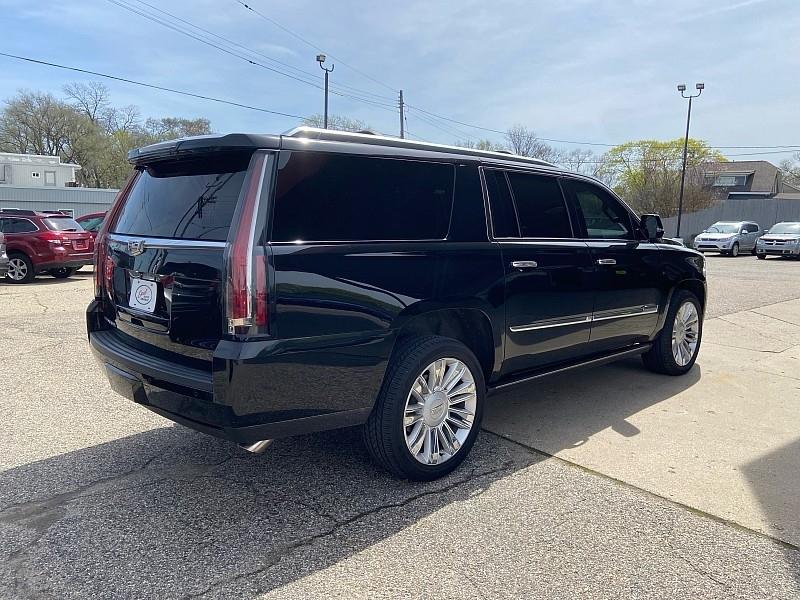 Cadillac Escalade ESV Platinum 4WD 2016