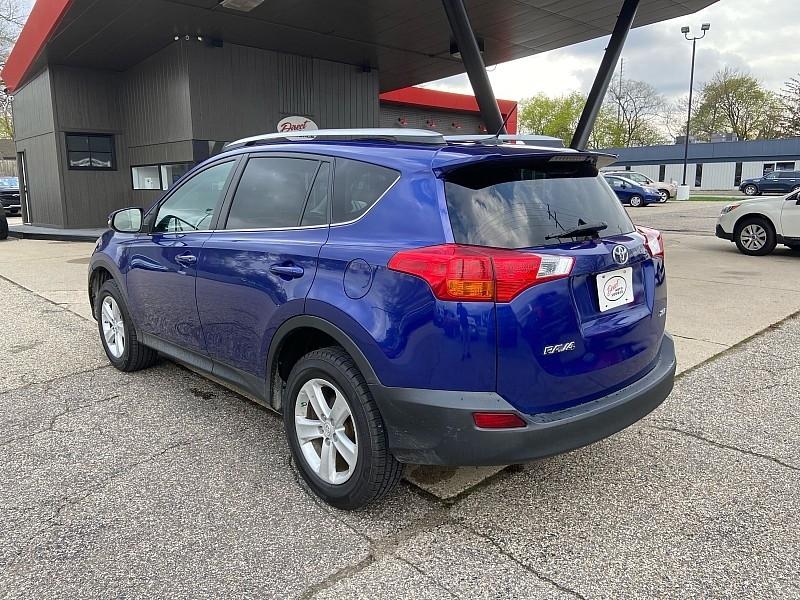 Toyota RAV4 XLE FWD 2014