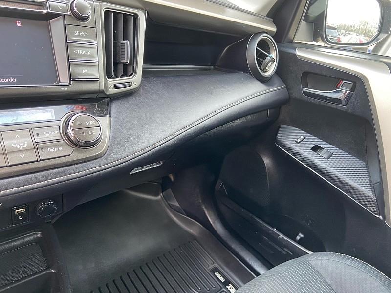 Toyota RAV4 XLE FWD 2014