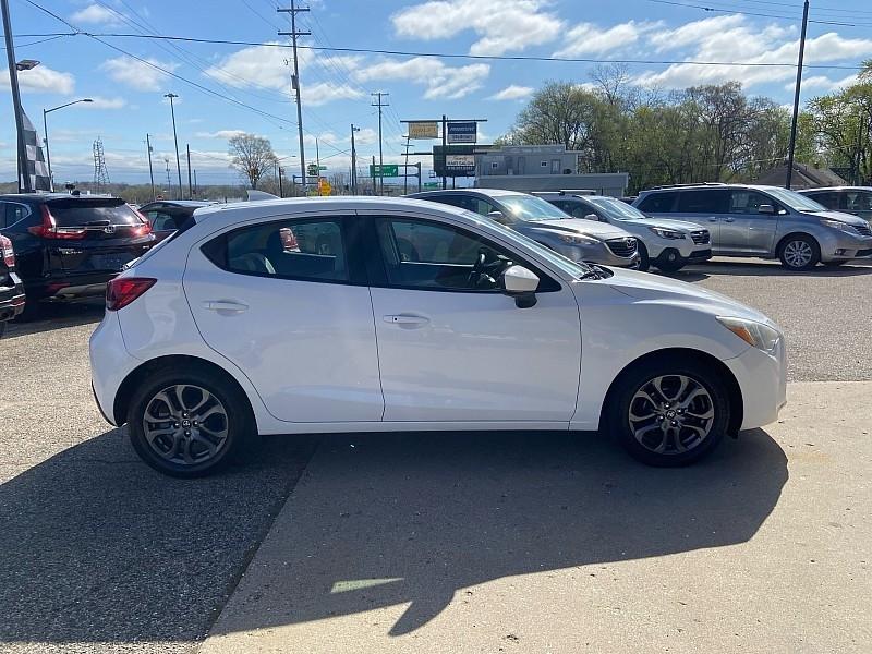 Toyota Yaris LE Hatchback 2020